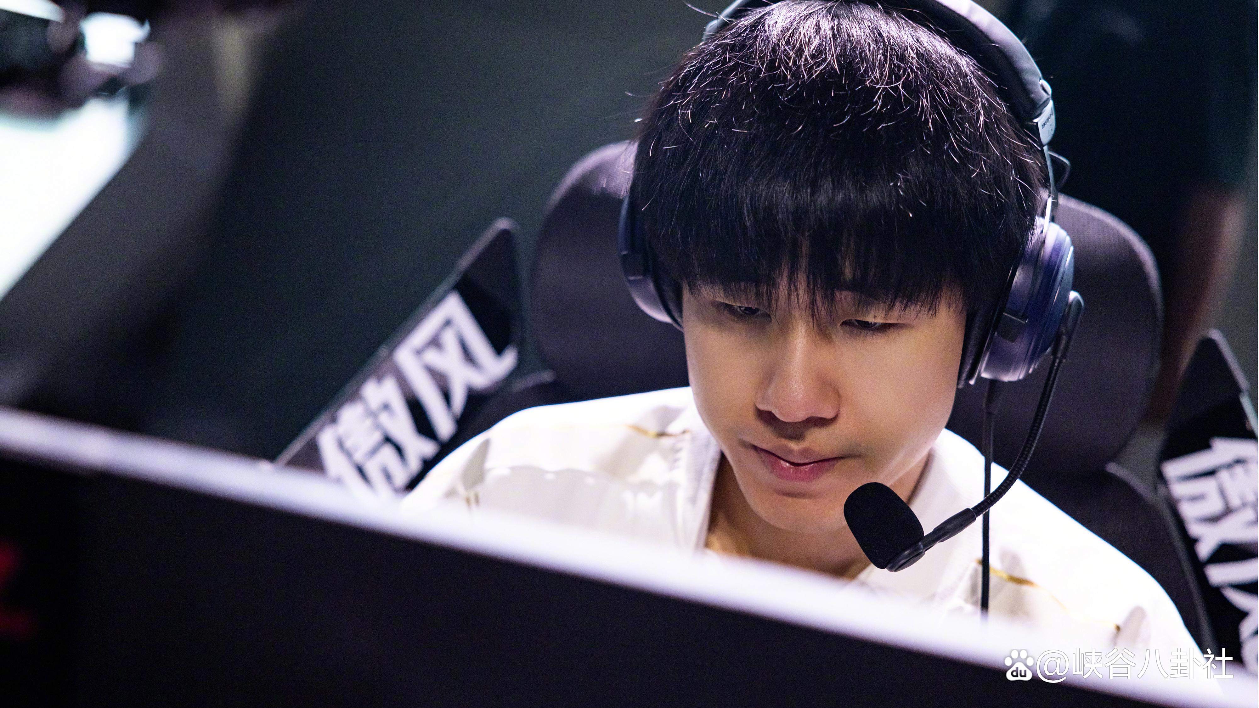 包含Rookie在勇士比赛中重返赛场，比赛规则变更引发热议！全场沸腾不已的词条-九游体育官网